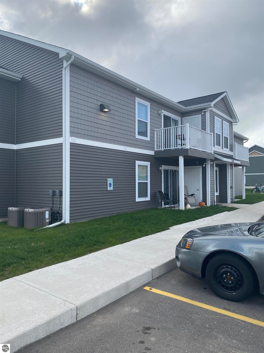 For Rent $1,290/month