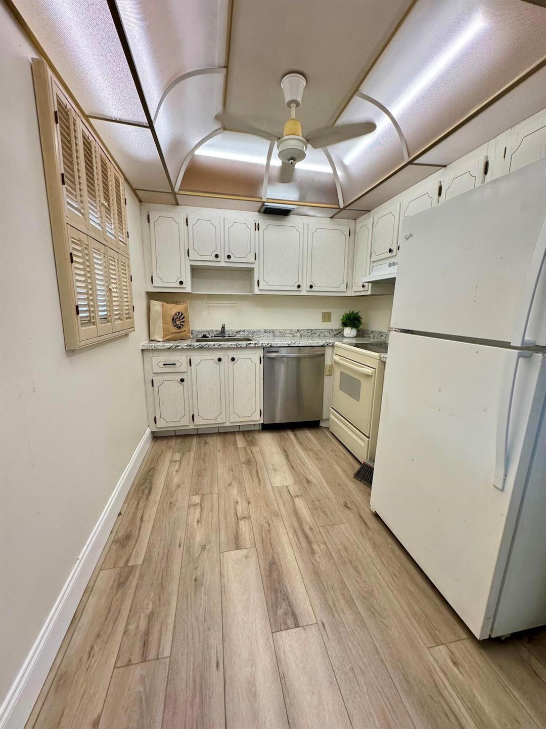 For Rent $1,400/month • Co-Listing Agent