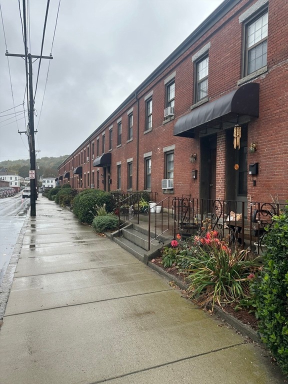 37 Grove St unit 37, Clinton, MA 01510 - photo 1