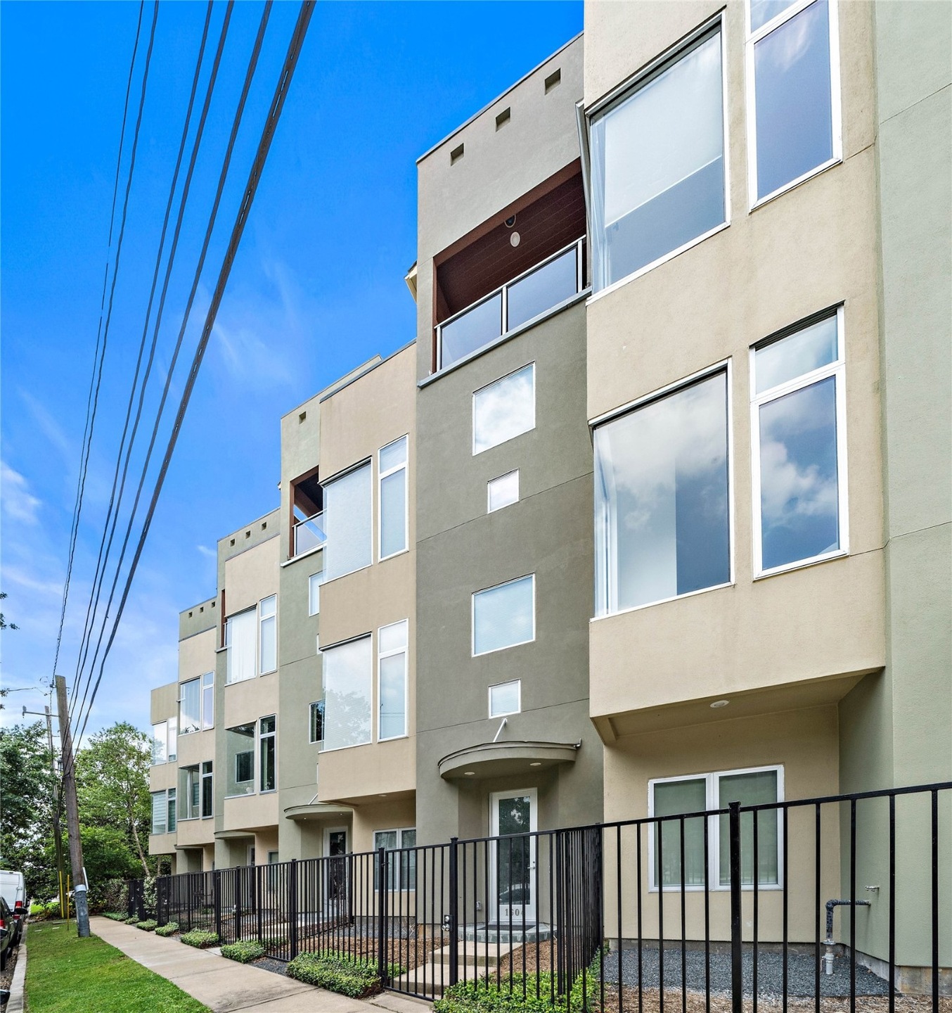 Welcome to your elegant, modern
townhome in the ce