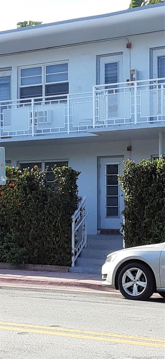 Front entrance to Apt