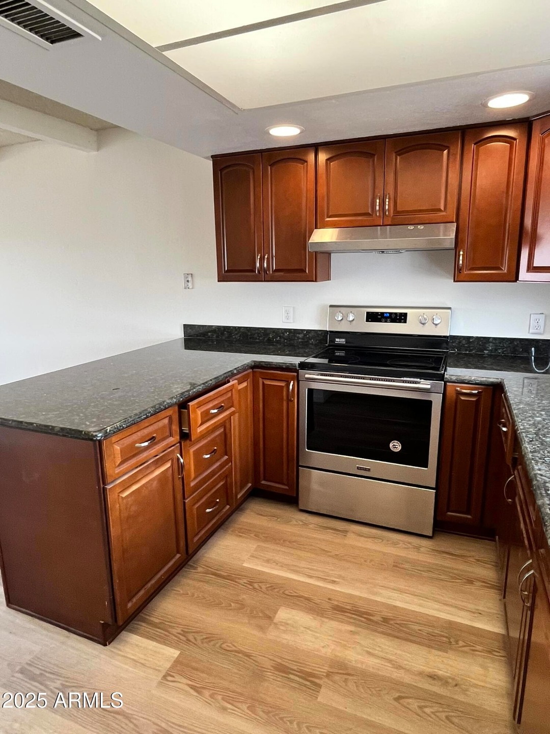 7740 W Flower St, Phoenix, AZ 85033 - photo 1