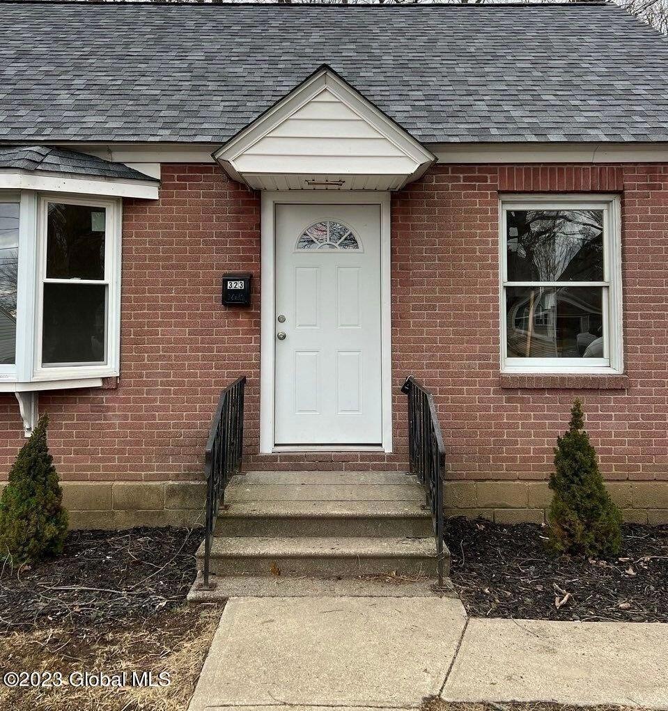 323 Sunset Ave, Rensselaer, NY 12144 - photo 1