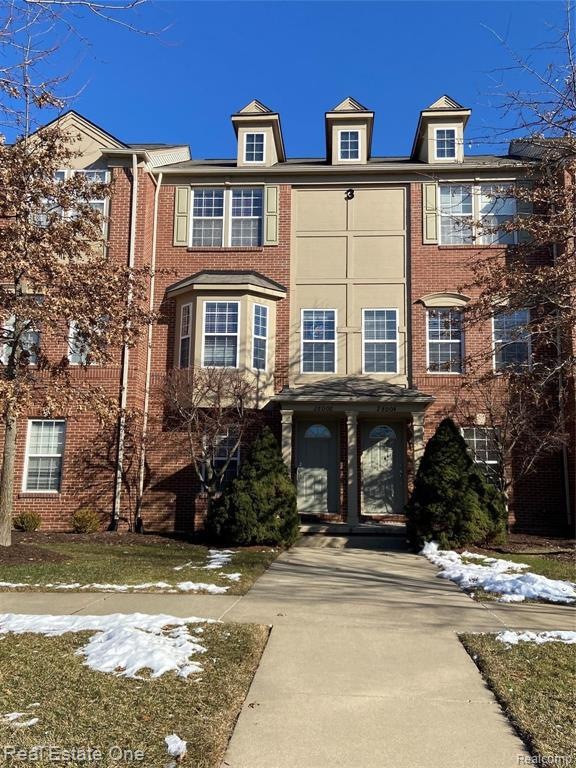 MOVE IN READY IN NOVI THIS TOWNHOUSE IS NICE!  THI