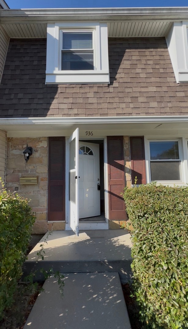 936 Cardiff Ct, Schaumburg, IL 60194 - photo 1