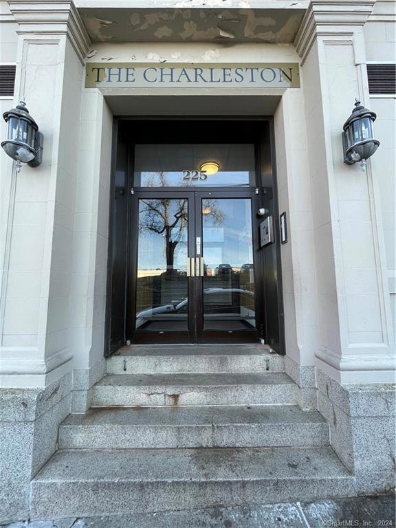 225 Golden Hill St unit 4G, Bridgeport, CT 06604 - photo 1