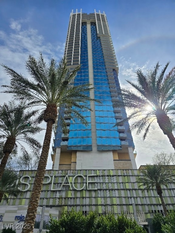 Luxury Palms Place Hi Rise!