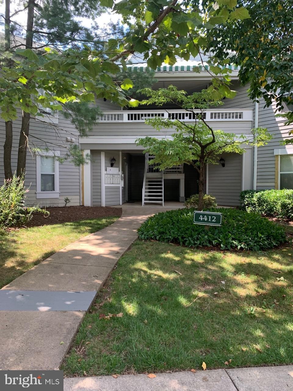 4412 Helmsford Ln unit 102, Fairfax, VA 22033 - photo 1
