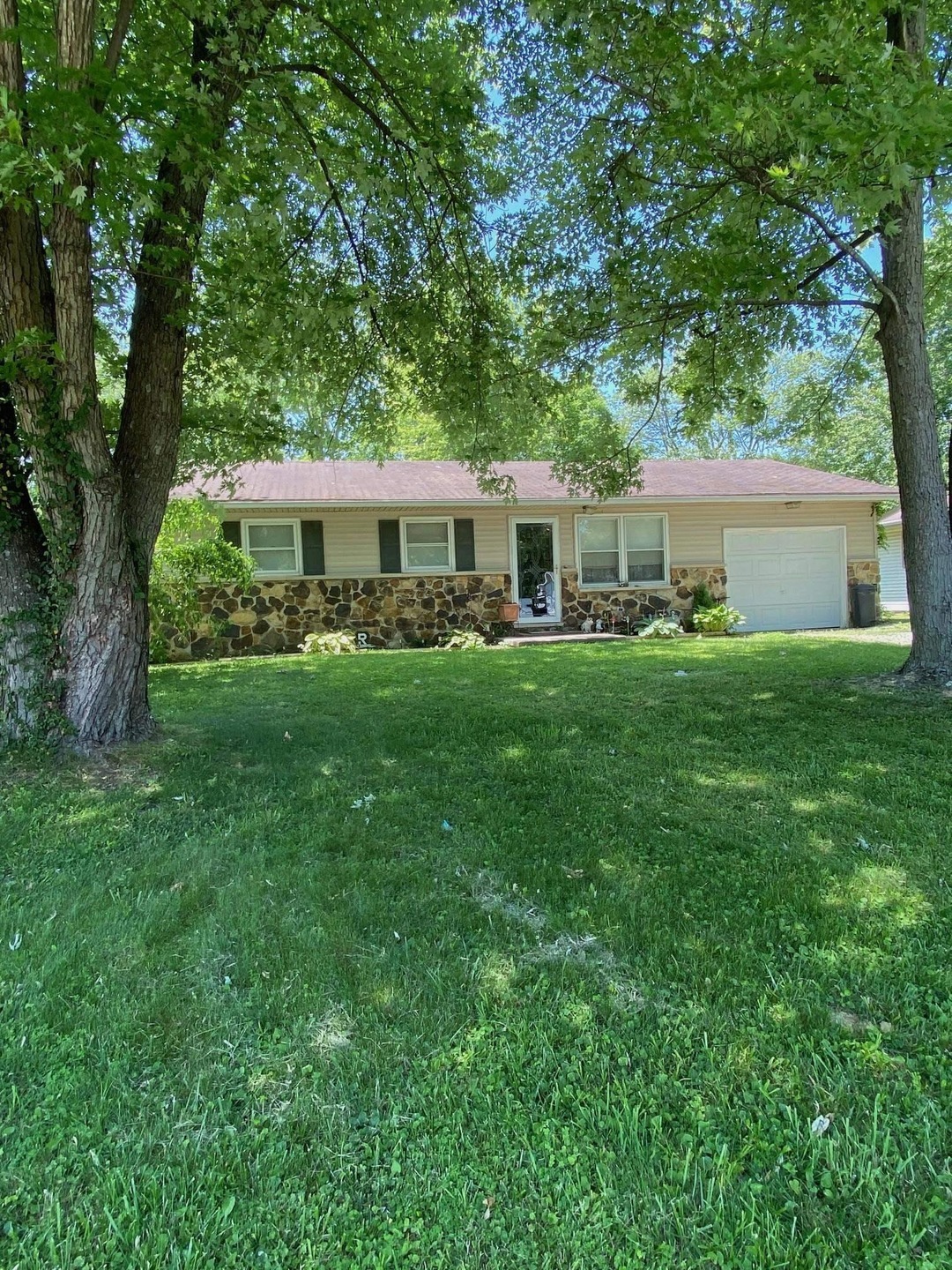 546 10th St NW, Linton, IN 47441 - photo 1