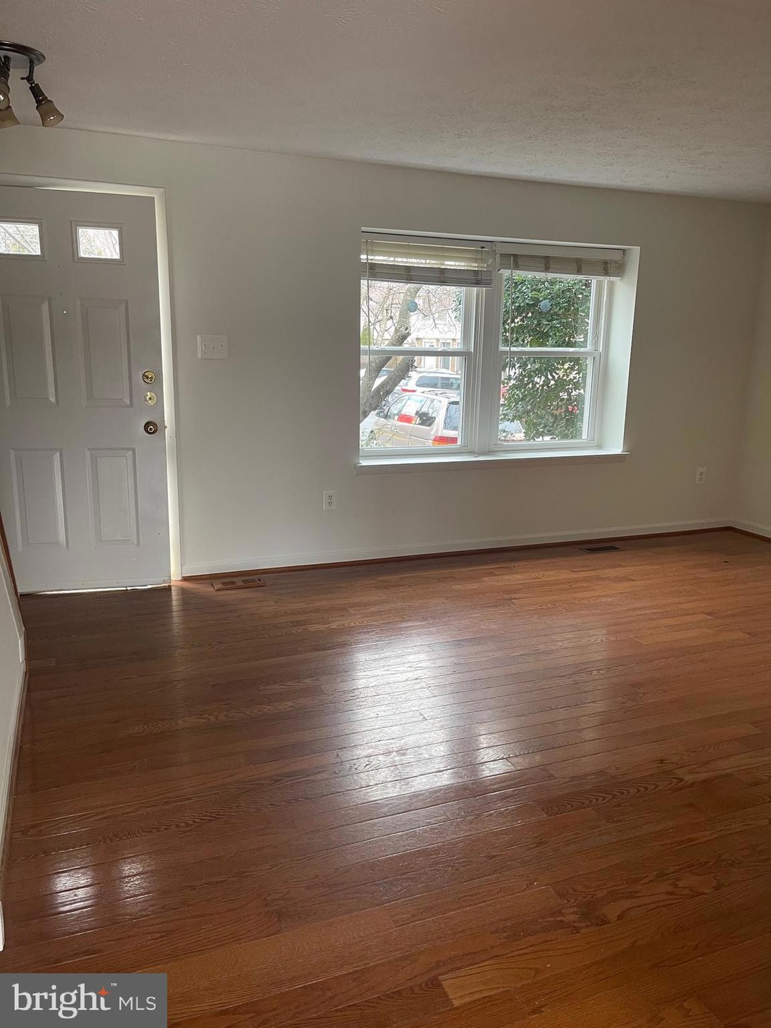 19033 Partridge Wood Dr, Germantown, MD 20874 - photo 1