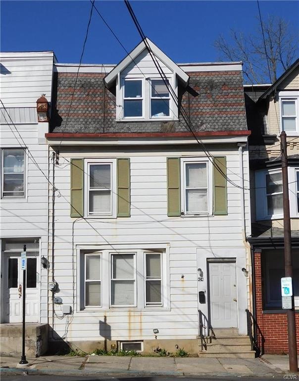 HUGE RowHome with over 2500 SF and a Separate Apar