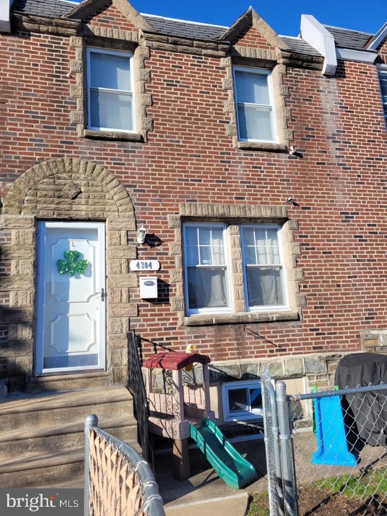 4304 Sheffield St, Philadelphia, PA 19136 - photo 1