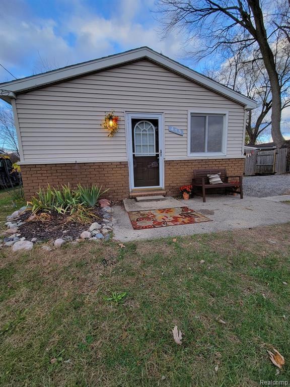GREAT CURB APPEAL