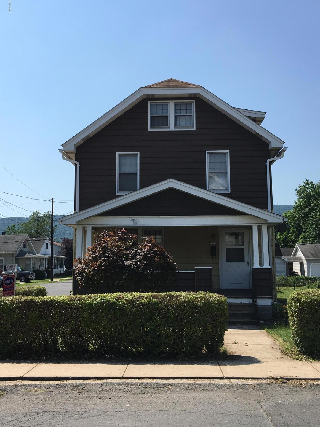 Front of House 001