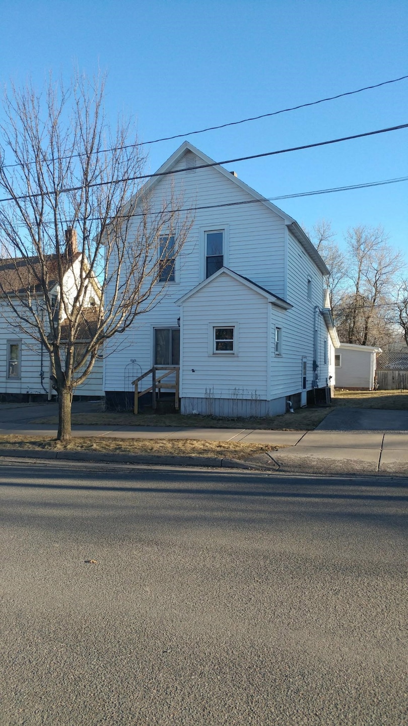 5806 Wadena St, Duluth, MN 55807 - photo 1