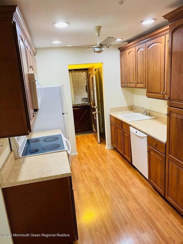 4 Pine Cluster Cir, Manalapan, NJ 07726 - photo 1