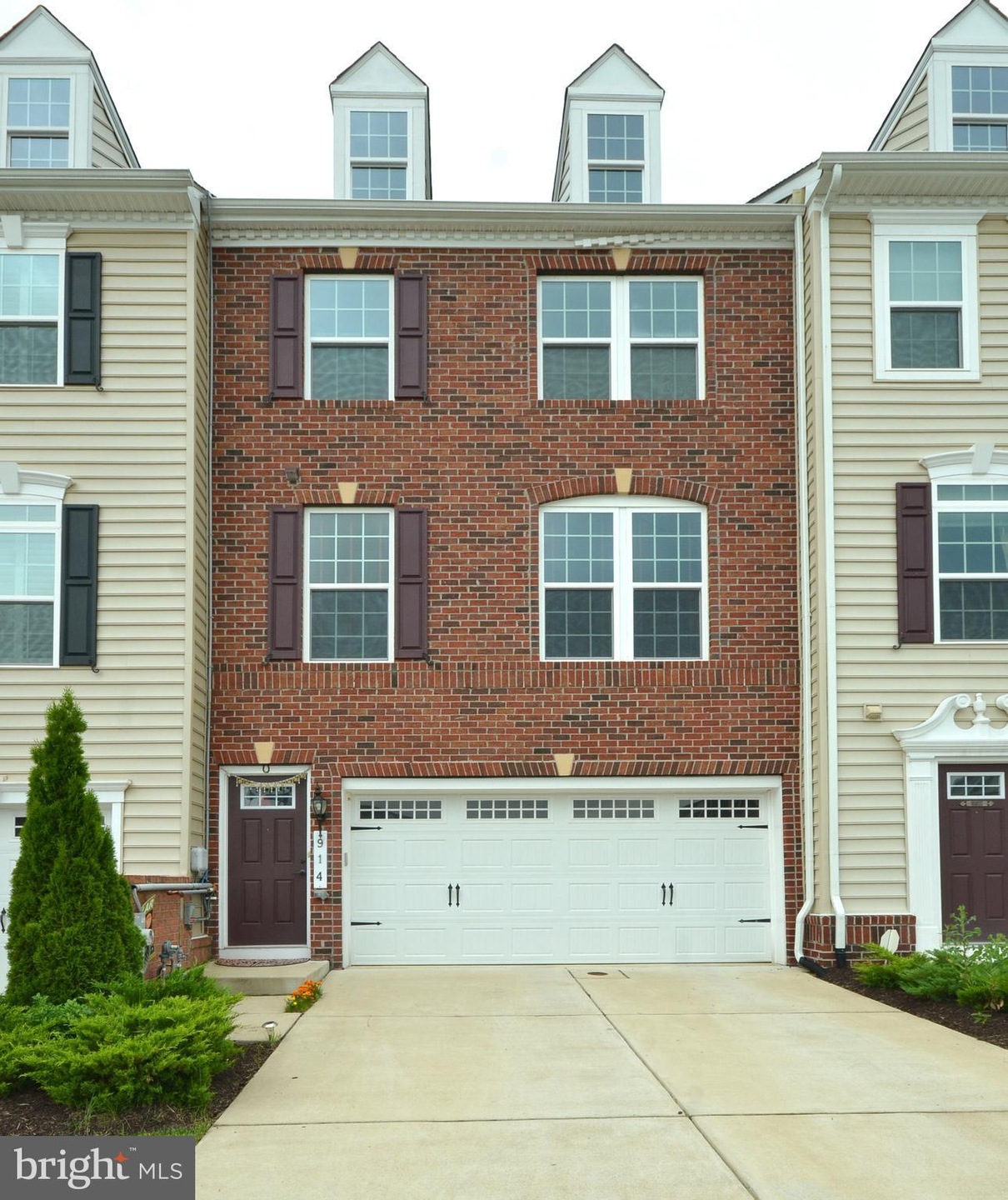 914 Magnolia Blossom Ct, Sykesville, MD 21784 - photo 1