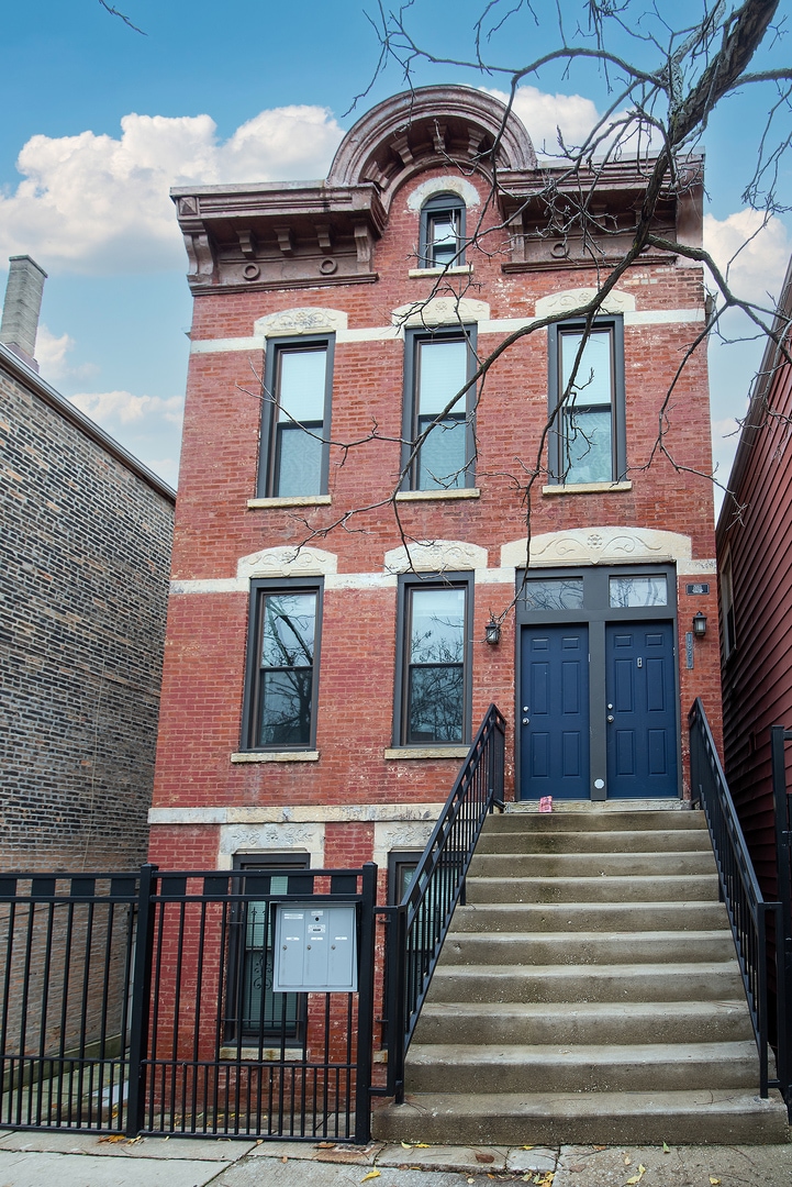 1820 S Laflin St unit 2, Chicago, IL 60608 - photo 1