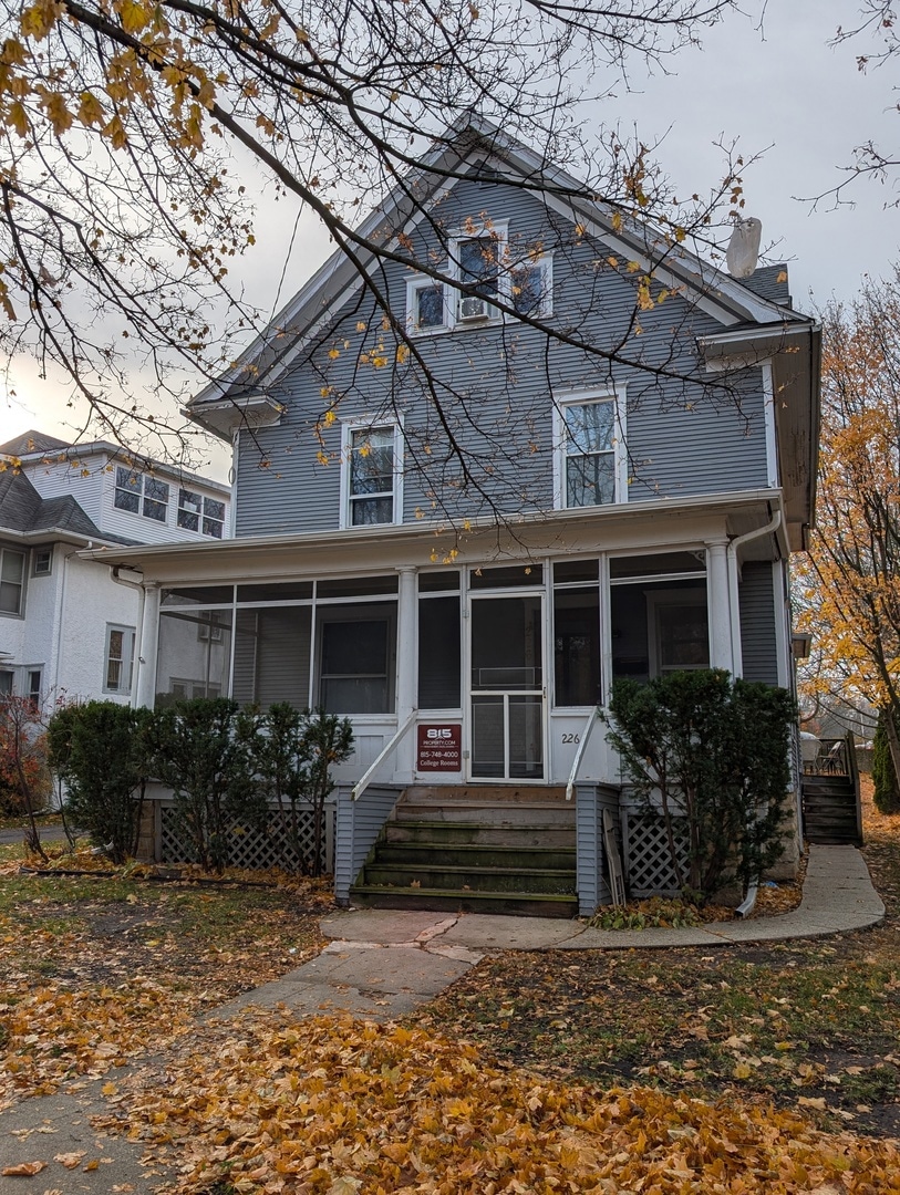 226 W Locust St, Dekalb, IL 60115 - photo 1