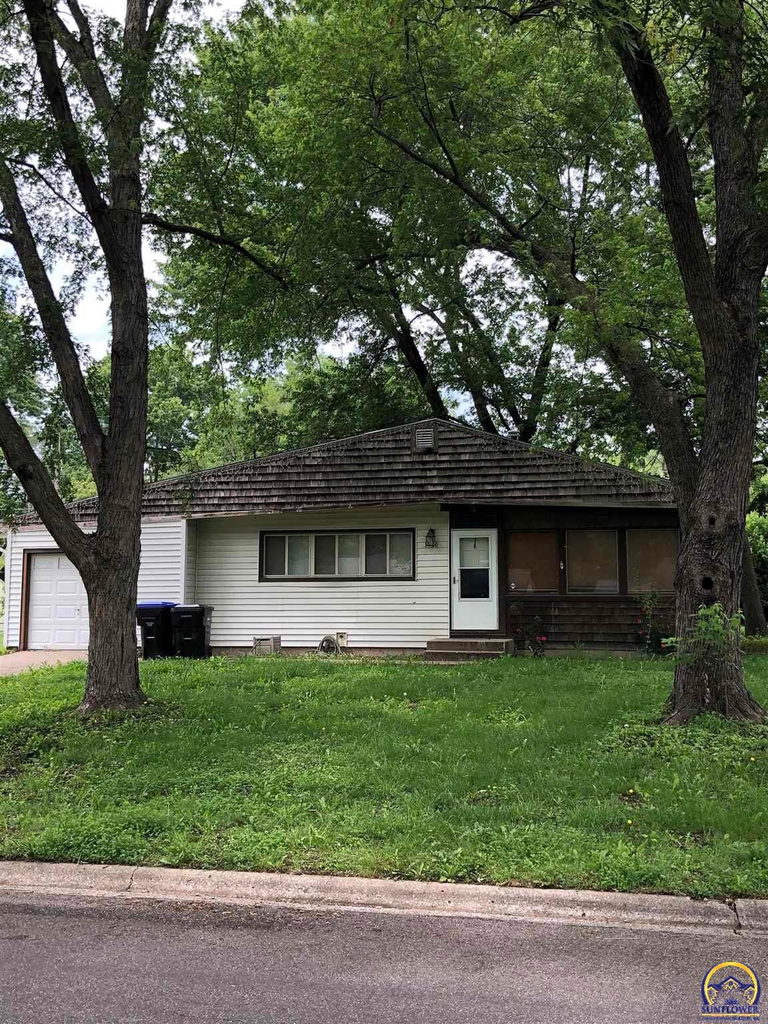 1930 SW Tara Ave, Topeka, KS 66611 - photo 1