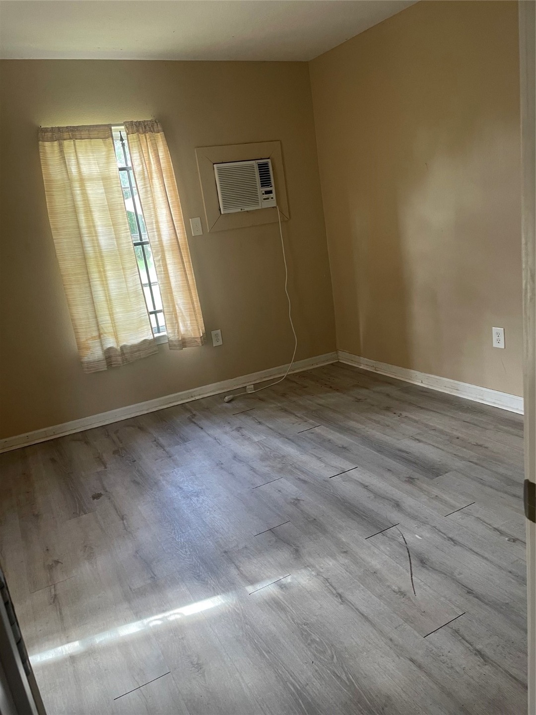 6805 Shotwell St, Houston, TX 77028 - photo 1