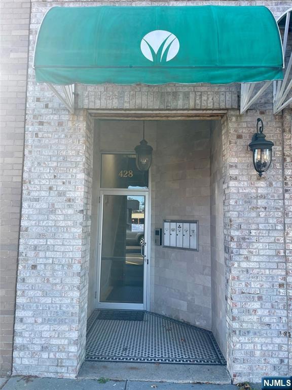 428 Valley Brook Ave unit 1, Lyndhurst, NJ 07071 - photo 1