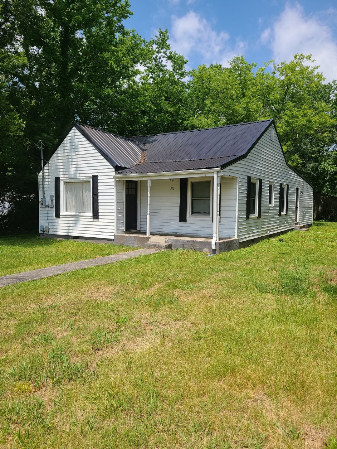 317 Center St, Shelbyville, TN 37160 - photo 1