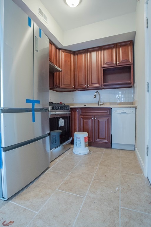 411 Broadway unit 3R, Chelsea, MA 02150 - photo 1