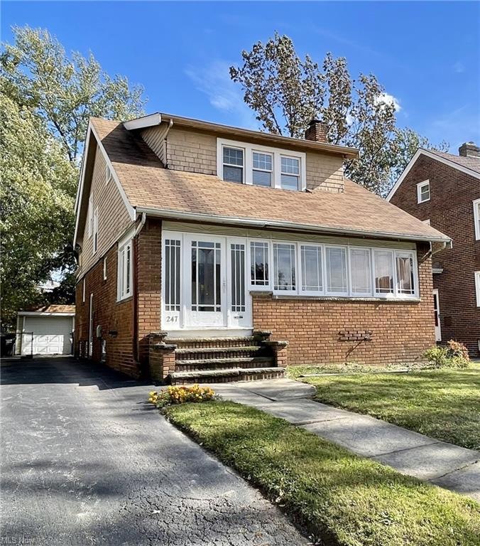 Front of property featuring a front lawn