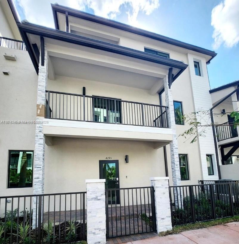 4293 NW 83rd Path, Doral, FL 33166 - photo 1