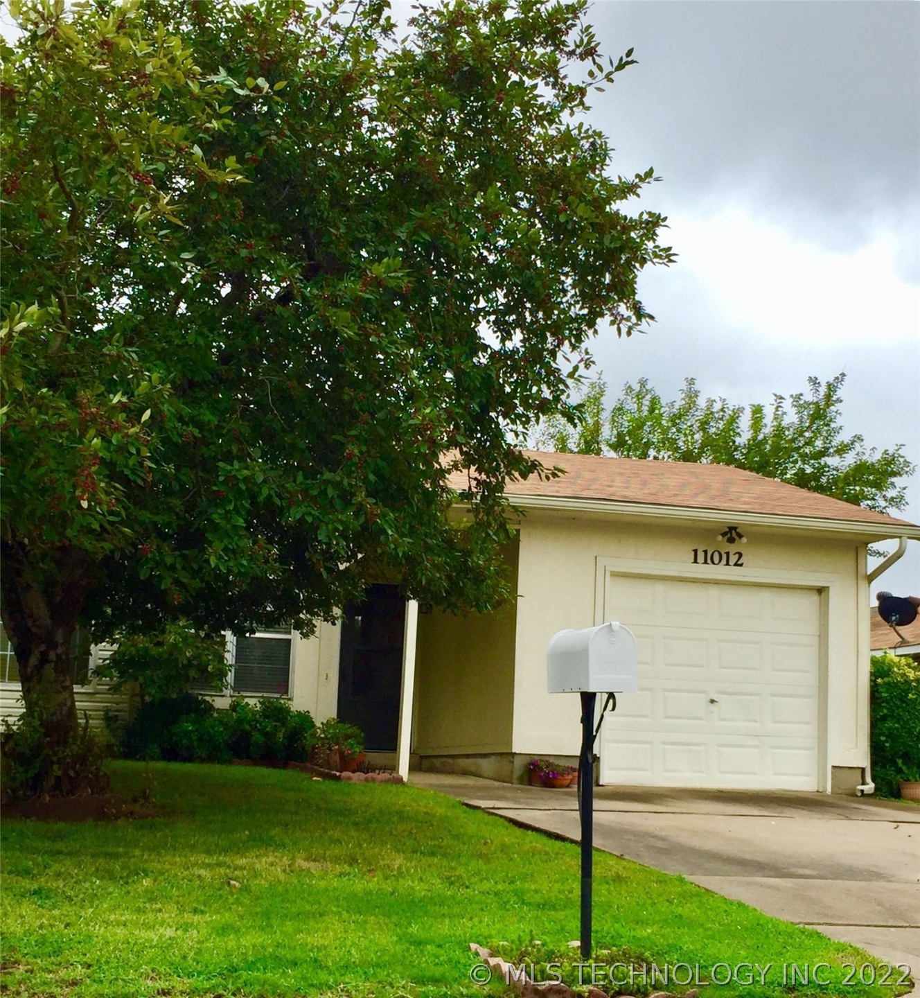 Lovely Bungalow with Happy Paint Color. Roof 4 yea