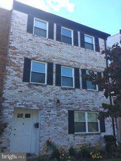 2253 Cedar Ln, Vienna, VA 22182 - photo 1