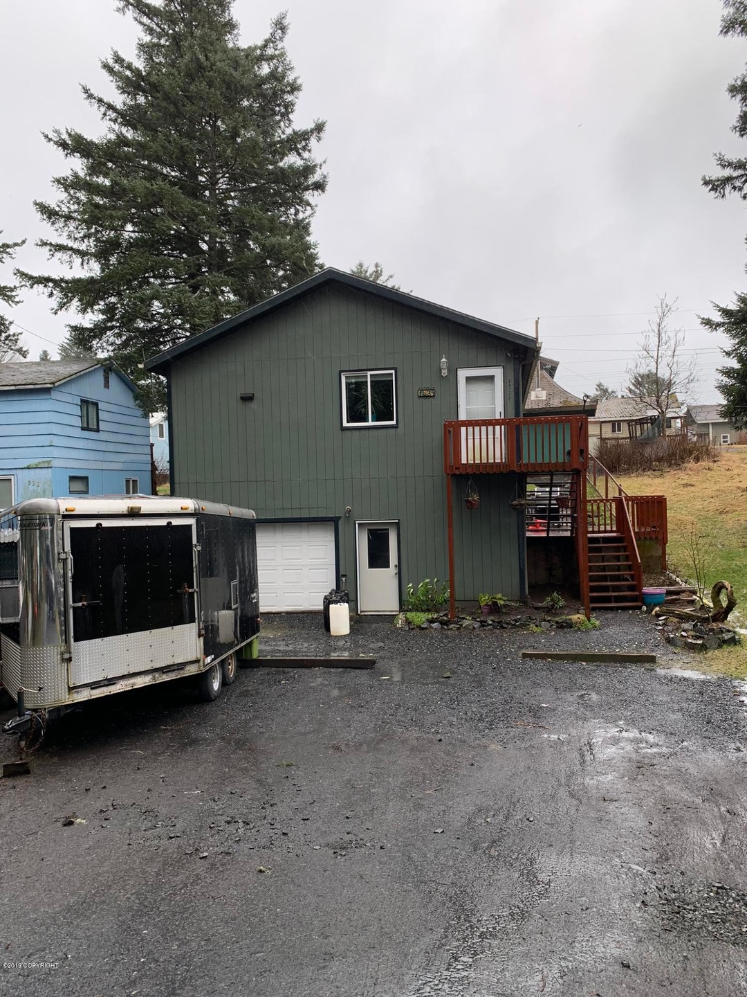 Front view & Driveway