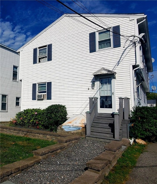 32 Middleton Ave, Newport, RI 02840 - photo 1