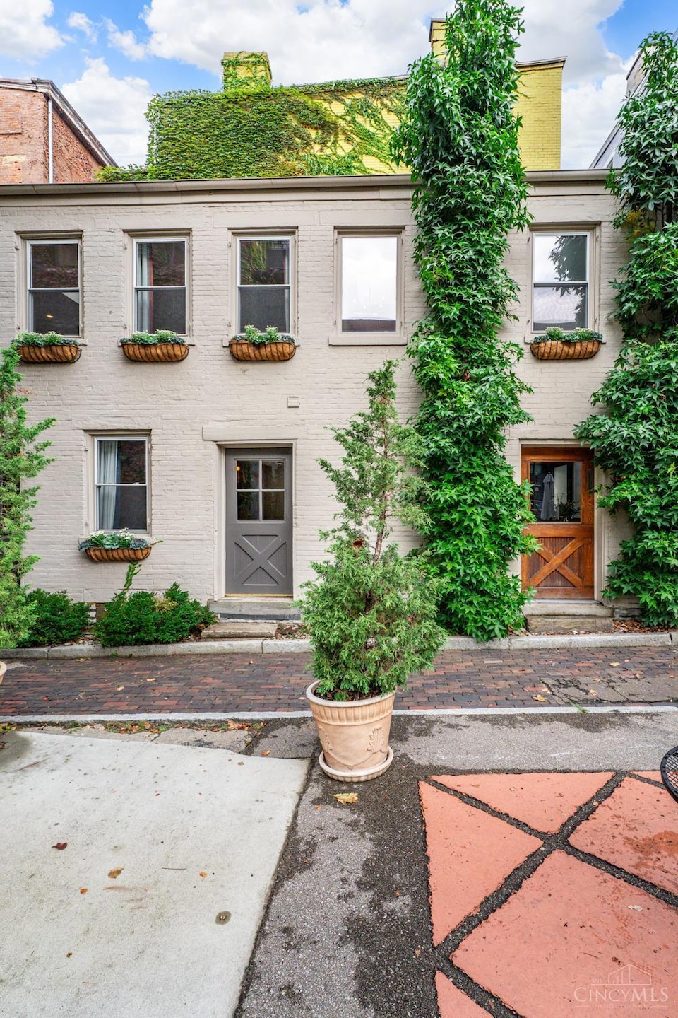 306 Grear Aly, Cincinnati, OH 45202 - photo 1