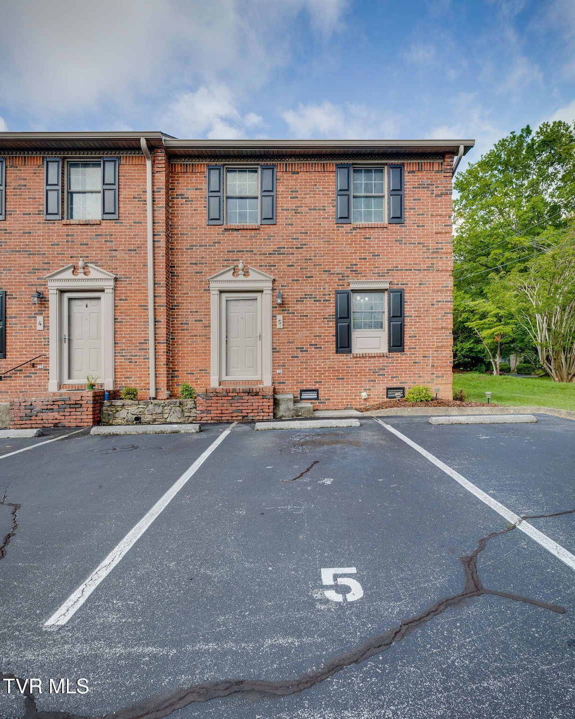 Pending $229,900 • Co-Listing Agent