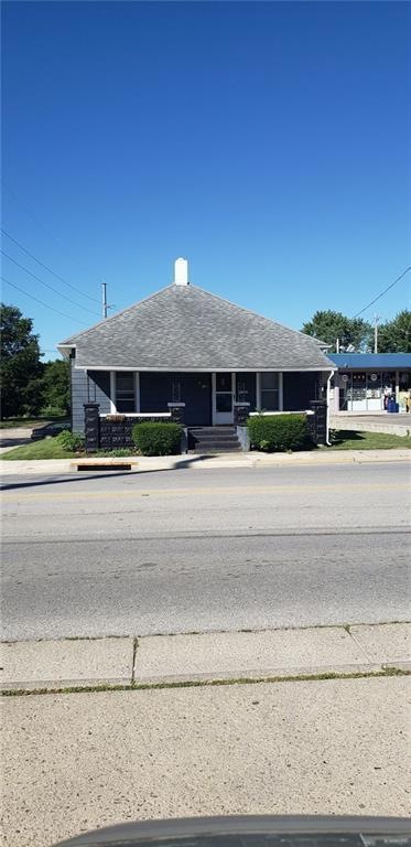 105 Defiance St, Wapakoneta, OH 45895 - photo 1