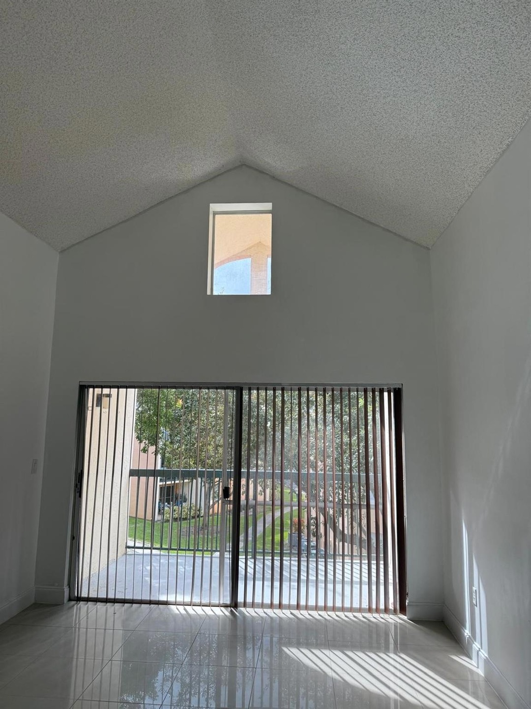 6276 NW 186th St unit 310, Hialeah, FL 33015 - photo 1