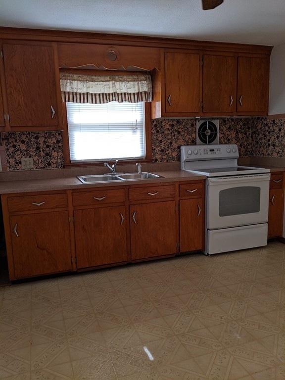 221 Mammoth Rd unit 221, Lowell, MA 01854 - photo 1