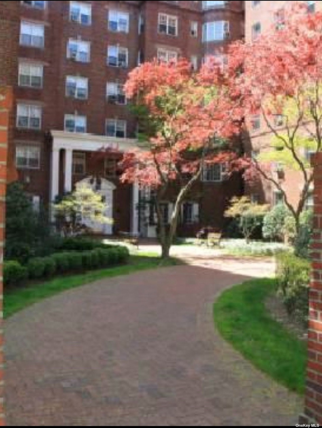 77-14 113 St E unit 4B, Forest Hills, NY 11375 - photo 1