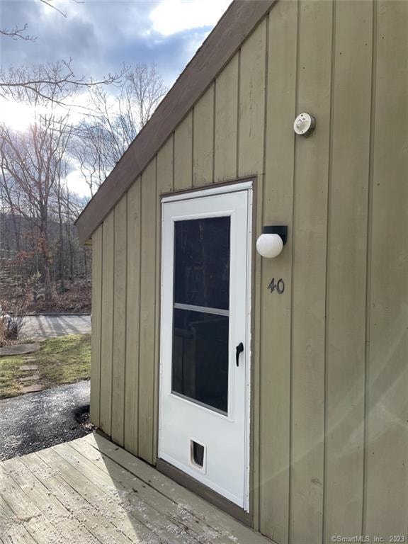 Remodeled 1 bedroom, 1 bath end unit.
