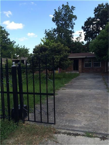 212 Feuhs Ln, Houston, TX 77022 - photo 1