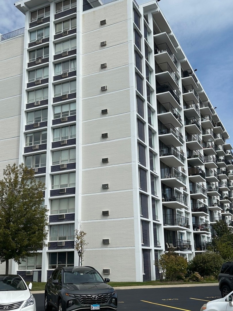 8809 W Golf Rd unit 11F, Niles, IL 60714 - photo 1