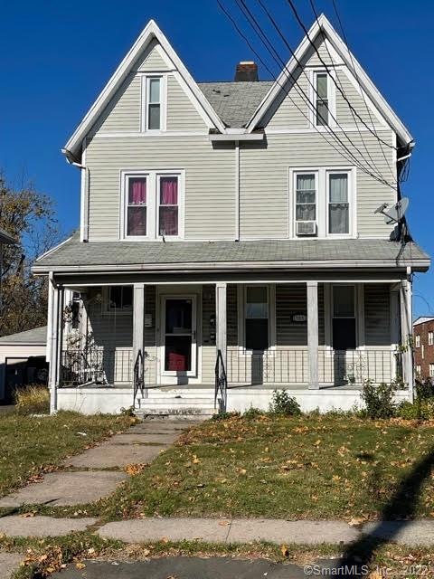 Lovely Vinyl Sided Exterior w/most Vinyl Windows. 