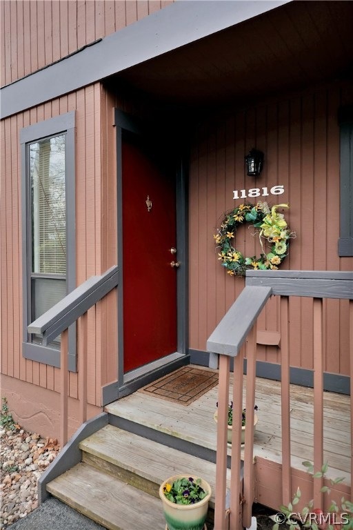 Lovely front entrance with porch.
