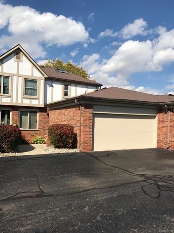 FRONT OF CONDO INCLUDING GARAGE