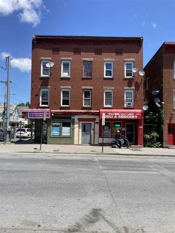 551 Main St unit 3, Poughkeepsie, NY 12601 - photo 1