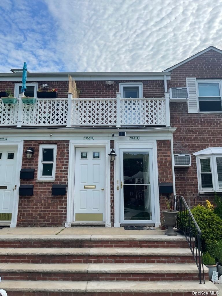 260-3 Union Turnpike unit 2, Glen Oaks, NY 11004 - photo 1