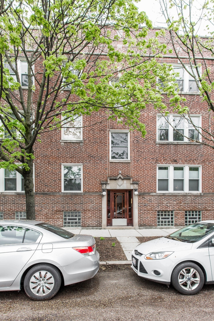 2051 W Ainslie St unit 3W, Chicago, IL 60625 - photo 1