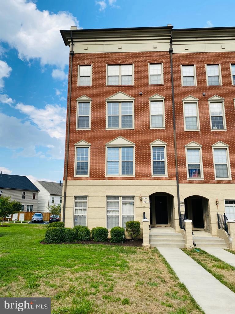 7901 Crescent Park Dr unit 129, Gainesville, VA 20155 - photo 1